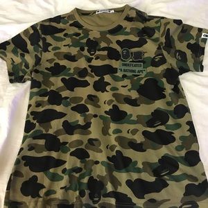 A bathing ape camo velcro patch t shirt 150$ obo